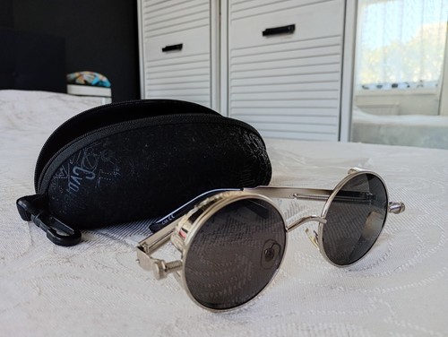 Steampunk glasses case - in,